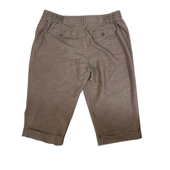 Larry Levine Woman Women's Size 18W Gray Bermuda Shorts, Capris #0000. - Picture 2 of 6